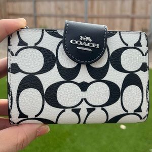 Coach Medium corner zip wallet in signature canvas✨✨